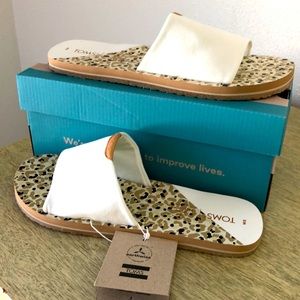 TOMS Women's White Carly Slides NWT